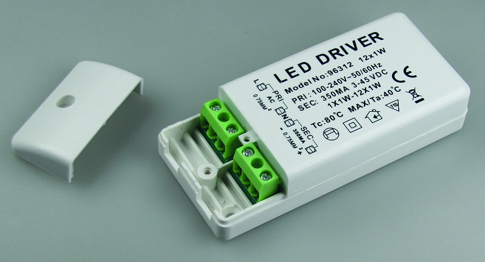 Elektronische Trafo Adapter Netzteil für LED 12V DC 1A 0,5-12Watt