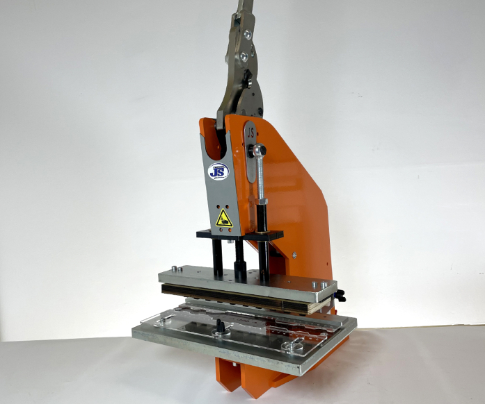 Kniehebelpresse HP-7 mit integrierter Gürtelstanze und Riemenstanze 300mm